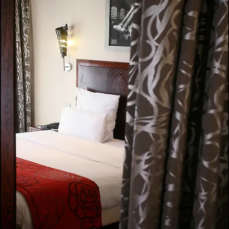 Grand Francais מלון 3*